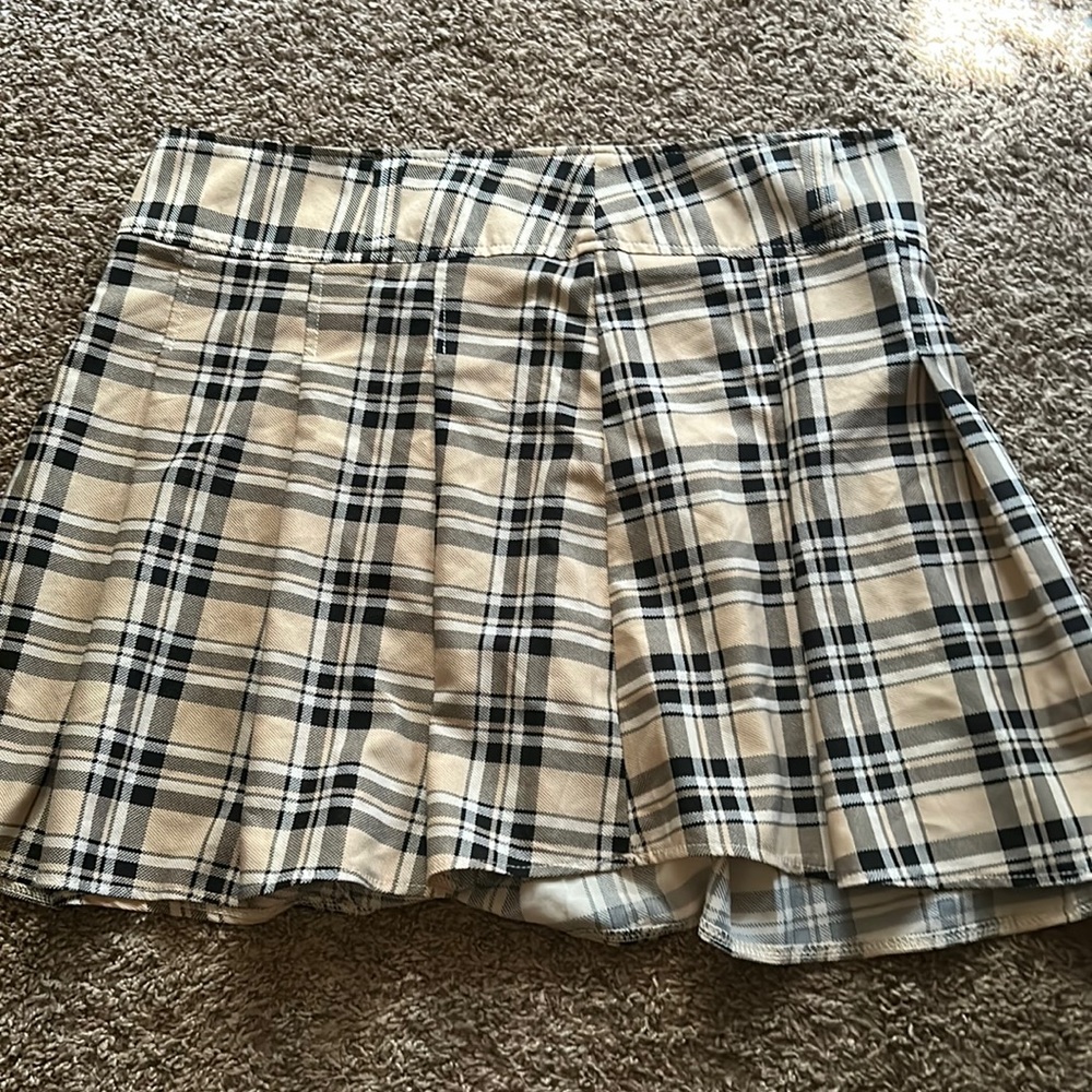 tan pleated mini skirt